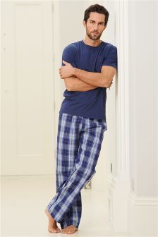 FREE Pajama Pants Sewing Pattern: 11 Handmade Gifts for Dad Male Pjs, Handmade Gifts For Dad, Scene Pajamas, Male Pajamas, Pajama Pants Pattern, Boys Pajama Pants, Men Pajamas, Sewing Men, Mens Pjs