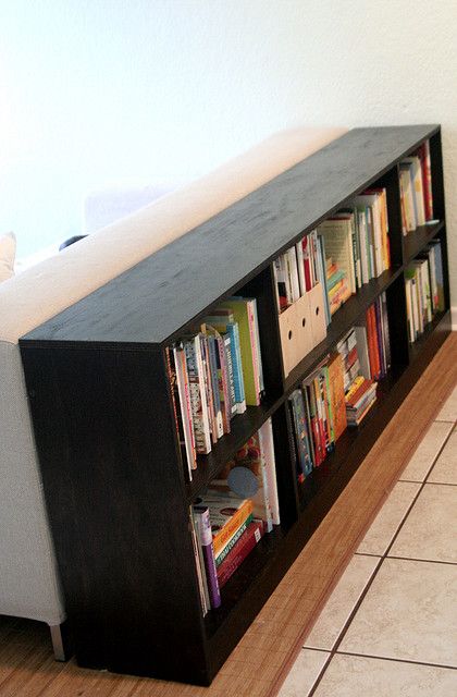 Short Bookshelf, Diy Bookshelf Design, Garderobe Diy, Low Bookshelves, Diy Bookshelf, Bookshelf Plans, Bookcase Diy, Behind Couch, Low Bookcase