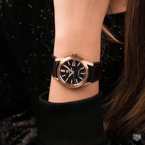 Rose gold? Yes please. @tagheuer Confidence comes in black with a hint of rose gold. The TAG Heuer Carrera Lady. #DontCrackUnderPressure #TAGHeuerCarreraLady #RoseGold Tag Heuer Women, Watches Women Black, Tag Heuer Aquaracer, Tag Heuer Formula, Heuer Carrera, Tag Heuer Carrera, Tag Heuer Watch, Watch Women, Winter Essentials