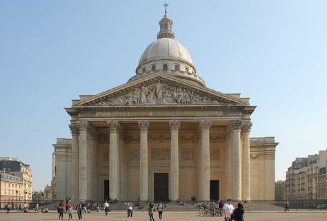 Jacques-Germain Soufflot designed The Pantheon, Paris (1756-97). In the architecture of the mate of the 18th century, it is considered a masterpiece of neoclassicism. A century and a half of French political history in the original design and subsequent changes in the function and title of the Panthéon can be tracked with unusual accuracy. Pantheon Paris, Rome Pictures, Paris Kids, Neoclassical Architecture, Architecture History, French Architecture, French History, Zaha Hadid, Architecture Old