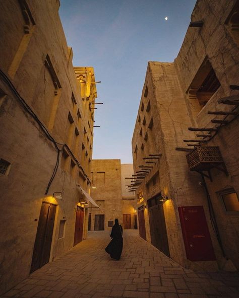 Al Fahidi Historical Neighbourhood, Al Fahidi Dubai, Emarati Aesthetic, Uae Architecture, Desert Farmhouse, Eastern Architecture, Saudi Arabia Culture, Dubai Houses, Unique Bedroom Design