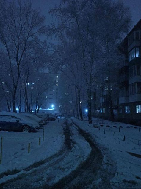 Homescreen Wallpaper Winter, Dark Russian Aesthetic, Aesthetic Gifs, European Aesthetic, Europe Aesthetic, Winter Love, Dark Winter, Winter Scenery, Blue Hour