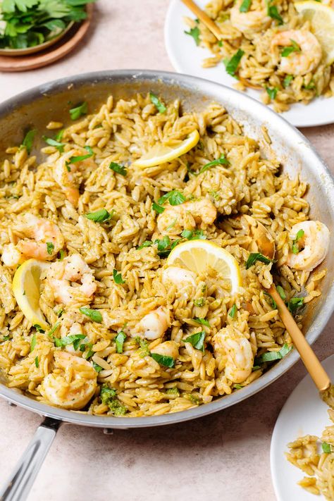 Try this One Pan Pesto Orzo with Lemon Garlic Shrimp for dinner this week! It's all made in one pan which makes the process SO easy! Orzo is a fun pasta that keeps its shape after cooking. You can also use arborio rice to keep this dish gluten-free. This dish is restaurant-worthy and the perfect dinner for spring or summer. It can be served both hot and cold. Shrimp For Dinner, Pecorino Pasta, Easy Orzo, Gluten Free Orzo, Pesto Orzo, Fun Pasta, Italian Diet, Lemon Shrimp, Lemon Garlic Shrimp