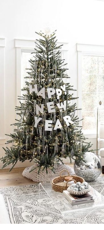 New Year’s Eve Tree Decor, New Years Home Decorations, Year Round Holiday Tree Ideas, Nye Christmas Tree, 123123 New Years Eve, New Year’s Eve Christmas Tree, New Years Tree Ideas, New Years Christmas Tree, Christmas Tree All Year Round