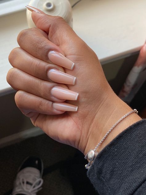 White Outline Acrylic Nails, Brown Outline Nails, White Outline Nails, Nude Ballerina Nails, Nude Coffin Nail Ideas, White And Nude Nails, Nude And White Nails, Simple Nude Nails, Outline Nails