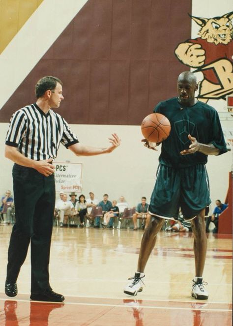 Mike Jordan, Michael Jordan Photos, Basketball Motivation, Jeffrey Jordan, Michael Jordan Pictures, Michael Jordan Basketball, Texas State University, Jordan Basketball, Nba Pictures