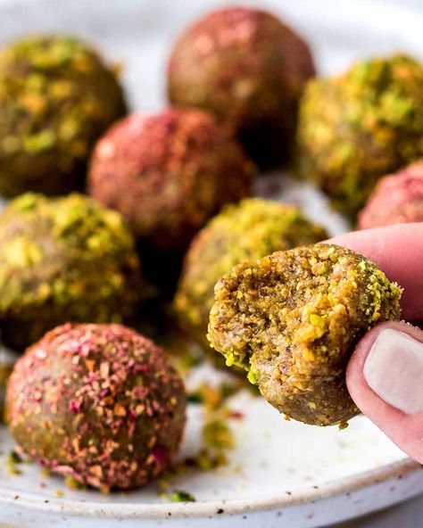 Pistachio Baklava Balls - Nutriholist Diwali Mithai, Pagan Food, Health Balls, Middle Eastern Dessert, Raw Pistachios, Pistachio Baklava, Gluten Free Granola, Ramadan Kids, Chocolate Cookie Dough