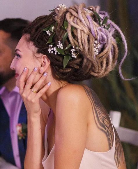 Dread Styles For Wedding, Prom Hairstyles Dreads, Wedding Hair Dreadlocks, Dread Lock Wedding Hairstyles, Formal Dreadlock Hairstyles, Dreadlock Bride, Dreadlocks Wedding Hairstyles, Dreadlock Wedding, Dreadlock Updo