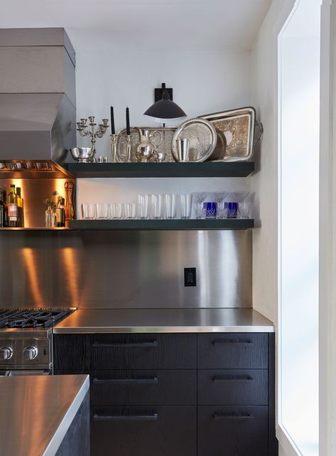 We Can't Get Enough of the Retro Vibes in This Brooklyn Brownstone | Architectural Digest Modern Backsplash Ideas Kitchen, Stainless Backsplash Kitchen, Brushed Stainless Steel Kitchen, Stainless Steel Kitchen Backsplash Ideas, Stainless Steel Kitchen Bench, Steel Backsplash Kitchen, Kitchen Design Stainless Steel, Cement Backsplash, Steel Kitchen Backsplash