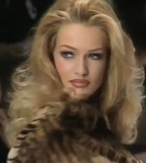 90s Models Makeup, Karen Mulder, Yasmeen Ghauri, Models 90s, Vintage Hollywood Glamour, 90s Model, 90s Supermodels, 90s Models, Carla Bruni