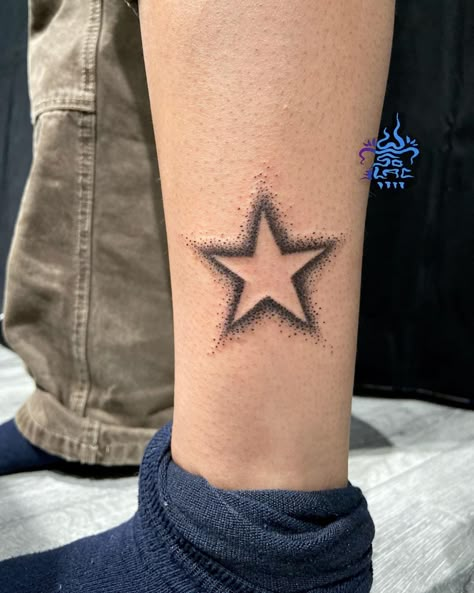 Tiny Tattoos With Meaning, Emo Tattoos, Stars Tattoo, Simple Tattoos For Guys, Star Tattoo, Red Ink Tattoos, Red Tattoos, Different Tattoos, Boy Tattoos