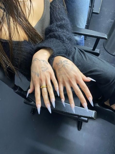 Nails And Tattoos, Stile Kylie Jenner, Kutek Disney, Unghie Sfumate, Sharp Nails, Manikur Kuku, Almond Acrylic Nails, Soft Nails, Nagel Inspo