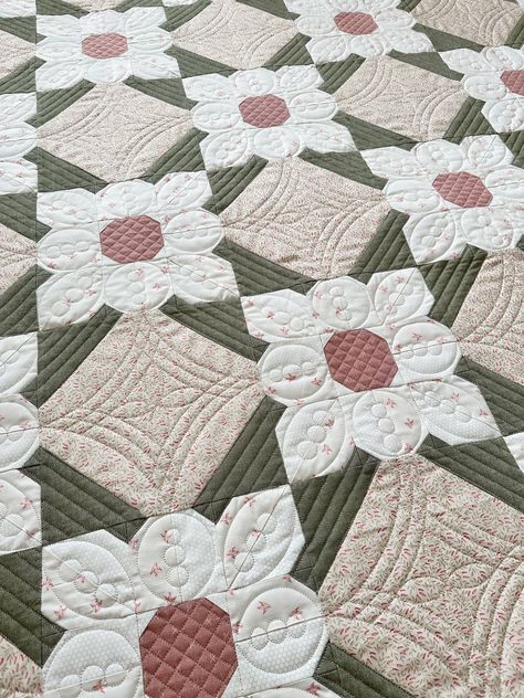 Lisa’s Cotton Daisy Quilt — Quilting It LLC Daisy Quilt Block Pattern, Dizzy Daisy Quilt Pattern, Daisy Quilt Pattern, Fresh As A Daisy Quilt, Cotton Daisy Quilt Pattern, Missouri Daisy Quilt Pattern, Oopsie Daisy Quilt Pattern, Graduation Quilts, Beginner Quilts