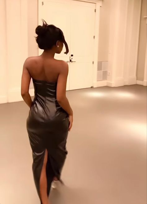 Backless Dress Hairstyles, Black Woman Outfits, Dress Hairstyles, Photo Inspo, Hairstyle Ideas, Backless Dress, Black Women, Dress Outfits, Hair Styles