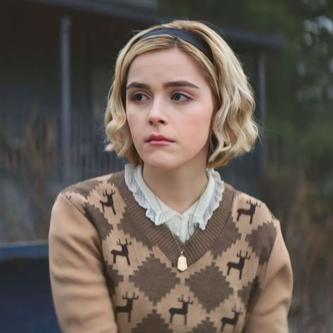 Modern Witch Fashion, Mary Winchester, Sabrina Witch, Chilling Adventures Of Sabrina, Academia Outfits, H.e.r Aesthetic, Kiernan Shipka, Sabrina Spellman, Witch Fashion