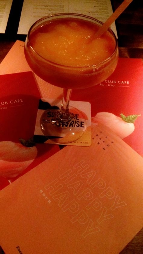 Cactus Club Peach Bellini Cactus Club, Bellini Recipe, Peach Bellini, Pretty Drinks, Target Market, Bellini, Rose Wine, Alcoholic Drinks, Cactus