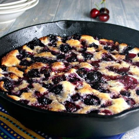 Skillet Cobbler, Fresh Cherry Recipes, Berry Desserts, Berry Cobbler Recipes, Cherry Cobbler Recipe, Skillet Desserts, Blueberry Cobbler Recipes, Cast Iron Skillet Cooking, Skillet Cake