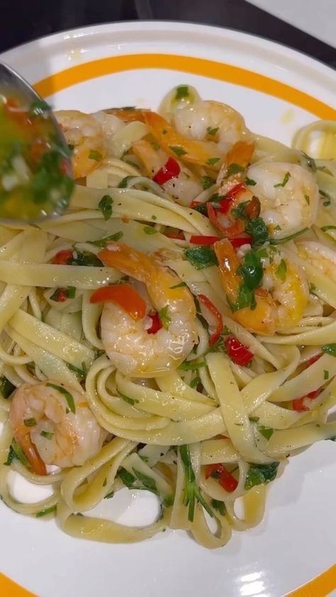 Chilli Prawn Pasta, King Prawns, Pasta Water, Aglio Olio, Pasta Lover, Linguine, Easy Pasta, Polenta, Chicken Breast Recipes