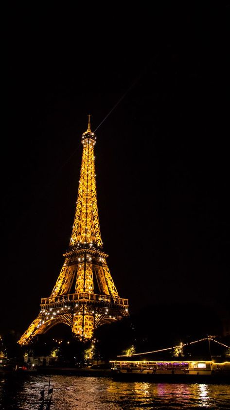 Paris Photography Eiffel Tower, Prancis Paris, Eiffel Tower At Night, Parisian Architecture, Paris Dream, Paris Vibes, Paris Tour Eiffel, Paris Wallpaper, Parisian Life