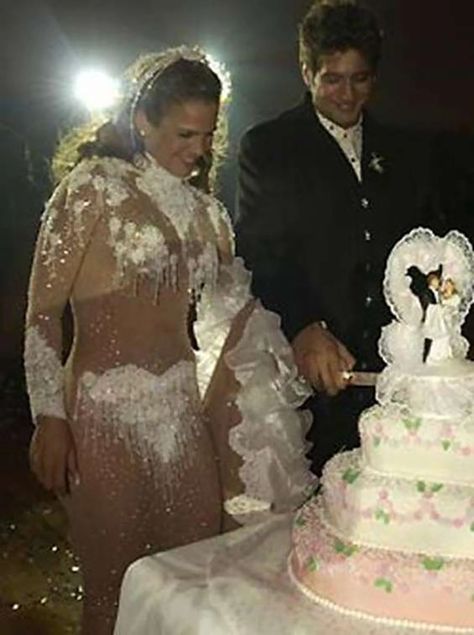 The worst wedding dresses of all time – including nearly naked brides, black gowns and gigantic feathers – The Sun Wedding Cake Disasters, Ugly Wedding Dress, Worst Wedding Dress, Rustic Cake Toppers, Wedding Anniversary Cake, Dressing Sense, Beautiful Wedding Cakes, Black Gown, Bride Wear