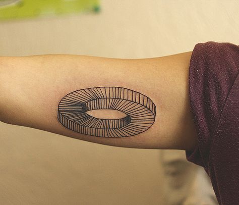 Geometric Pattern Tattoo, Illusion Tattoo, Optical Illusion Tattoos, Illusion Tattoos, Optical Illusion Tattoo, Tattoos Infinity, Circle Tattoos, Circle Tattoo, Mini Tattoo