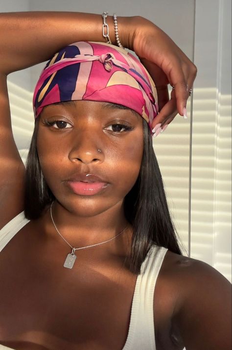 Blogger Aesthetic, Headwrap Hairstyles, Fine People, Gym Lifestyle, Travel Hair, Black Skin Care, Beautiful Photoshoot Ideas, Clear Glowing Skin, Hair Wrap Scarf