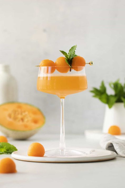 Cantaloupe Ginger Cocktails - Lexi's Clean Kitchen Cantaloupe Cocktail, Cantaloupe Balls, Cocktail Aesthetic, Drink For Summer, Vodka Cocktails Easy, Non Alcoholic Beverages, Ginger Cocktails, Lexi's Clean Kitchen, Vodka Cocktails Recipes