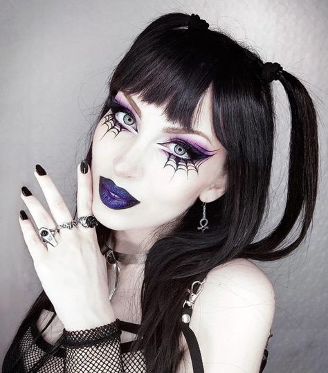 Faux Dreadlocks, Goth Makeup Looks, Spider Makeup, Pastel Goth Makeup, Dramatic Eyeliner, Halloweenský Makeup, Purple Goth, Cute Eyeshadow Looks, Looks Pinterest