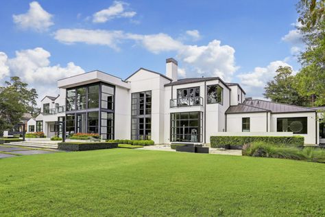 $24.5 Million Memorial Mega Mansion Hits Market as One of Houston’s Most Expensive Houses Ever Nashville Mansion Exterior, Modern Mega Mansion, Korean Apartment, Houses Mansions, Luxurious Houses, Circular Stairs, Novel Inspiration, Billionaire Life, Luxury Real Estate Marketing