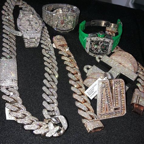 💎 Iced Out Watches n' Chains 💎 on Instagram: “Table's hella stacked wit ICE 🥶🥶 . ➡️DROP a follow for more ↪️TURN on Post-Notification 🙋‍♂️TAG your Friends ⏩SAVE it for later 🚀SHARE it . 📸…” Iced Out Watches, Diamond Grillz, Rapper Jewelry, Expensive Jewelry Luxury, Dope Jewelry, Brighton Jewelry, Money And Happiness, Expensive Jewelry, Hip Hop Jewelry