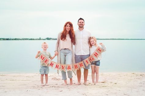 Christmas Photos At The Beach, Christmas Family Photos On The Beach, Boat Christmas Card Photo, Family Beach Holiday Photos, Florida Christmas Photoshoot, Beach Christmas Photos Family, Christmas Photos On Beach, Florida Christmas Card Photo Ideas, Christmas Beach Family Photo Ideas