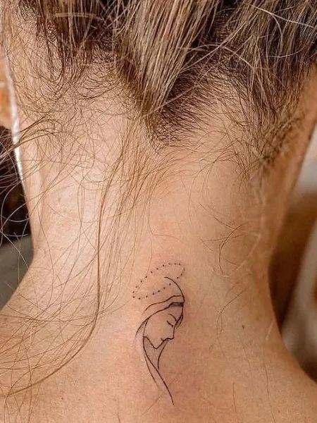 Tattoo Mary Virgin, Virgin Mary Tattoo For Women On Back, Virgin Tattoo Design, Virgin Mary Outline Tattoo, Virgin De Guadalupe Tattoo Ideas Small, Mother Mary Tattoo For Women, Marian Tattoos Catholic, Small Catholic Tattoos For Women, Virgin Mary Back Tattoo Women