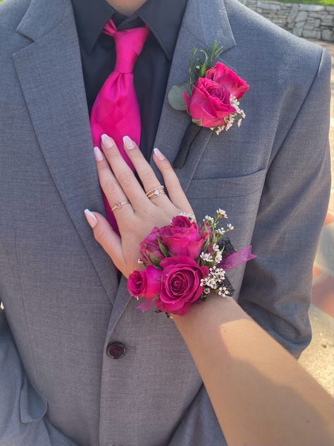 Red Tux Prom, Prom Corsage Red, Prom Looks For Guys, Red Prom Suit, Red Corsages, Prom Outfits For Guys, Black Corsage, Prom Corsage And Boutonniere, Boutonnieres Prom