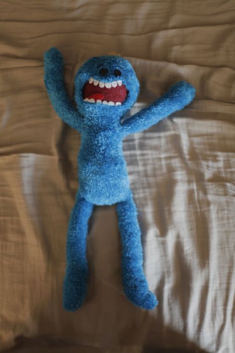 Diy Rick And Morty Crafts, Diy Rick And Morty, Diy Gifts For Brother, Rick And Morty Mr Meeseeks, Sock Monsters, Galaxy Crafts, Mr Meeseeks, Plushies Diy, Sock Monster