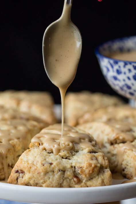 Ridiculously Easy Maple Pecan Scones Maple Pecan Scones, Pecan Scones, Maple Recipes, Scones Easy, Maple Pecan, Scone Recipe, Breakfast Dishes, Scones, Baked Goods