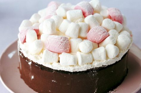 Chocolate marshmallow cake Marshmallow Cake Decoration, Marshmallow Birthday Cake, Cake With Marshmallows, Marshmallow Birthday, Chocolate Marshmallow Cake, Best Birthday Cake Recipe, Cake Recipes Uk, Marshmallow Cake, Indian Cake