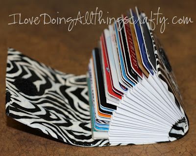 (I) (L)ove (D)oing (A)ll Things Crafty!: DIY "Credit Card" Wallet Diy Card Wallet, Credit Card Holder Diy, Diy Card Holder, Duct Tape Diy, Card Holder Diy, Duct Tape Wallet, Duct Tape Crafts, Wallet Tutorial, Sac Diy