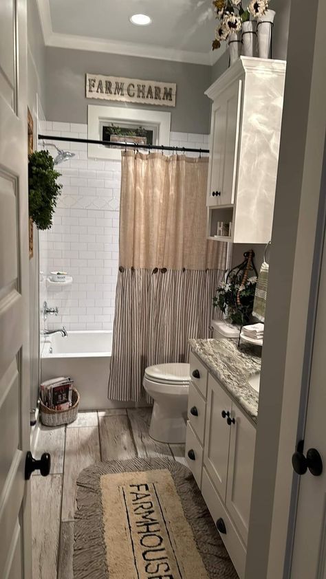 Rustic Bathroom Ideas Showers, Rustic Bathroom Accessories, Bathroom Redecorating, Farmhouse Shower Curtain, Full Bathroom Remodel, Rustic Bathroom Designs, Bathroom Farmhouse Style, Restroom Decor, Garden Decor Ideas