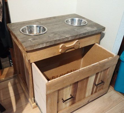 Dog food storage/stand Dog Tray Ideas, Diy Storage Containers, Dog Food Station, Dog Feeding Station, Ideas For Dogs, Dog Grooming Shop, Diy Dog Toys, Dog Bowl Stand, Dog House Diy