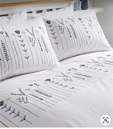 Bedsheet Ideas, Bedsheets Ideas, Crochet Bedsheets, Embroidered Sheets, Bed Sheet Painting Design, Bed Cover Design, Embroidered Duvet Cover, Designer Bed Sheets, Embroidered Bedding