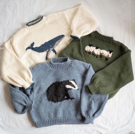 Crochet Animal Sweater, Colourful Knitted Sweater, Embroidered Knit Sweater, Embroidery On Knitted Sweater, Embroidery Sweater Ideas, Embroidery Sweater Diy, Jumper Aesthetic, Graphic Knit Sweater, Embroidery Jumper