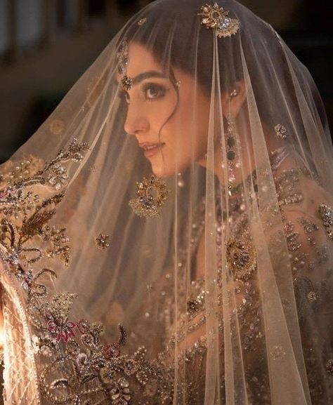 Pakistani Bridal Makeup Red, Bride And Bridesmaid Pictures, Bridesmaid Pictures, Indian Wedding Poses, Bride Photos Poses, Bridal Photography Poses, Wedding Photoshoot Props, Maya Ali, Bride Pictures