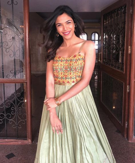 Banarasi Gown, Label Anushree, Doing My Hair, Thanks Mom, Green Hand, Blouse Styles, Light Green, Hand Embroidered, Custom Sizing