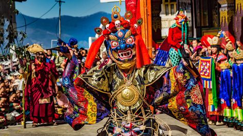 Tendong Lho Rum Faat is one of the most significant festivals celebrated in Sikkim. If you want to know about Sikkim's traditional flavour then this festival is a must experience. Sikkim Festival, Losar Festival, Ram Image, Festival Image, Fairs And Festivals, Cultural Festival, Buddhist Monk, Tibetan Buddhism