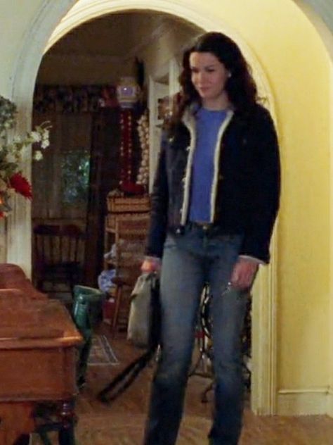 Lolerai Gilmore Outfit, Lorelai Gilmore Winter Outfits, Lorelai Gilmore Outfits Season 1, Gilmore Girls Outfits Lorelai, Loralie Gilmore Iconic Outfits, Lorili Gilmore, Lorili Gilmore Outfits, Lorelei Gilmore Outfits, Lorelai Outfits