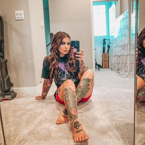 359.8k Likes, 2,831 Comments - Bailey Sarian 💋💄 (@baileysarian) on Instagram: “Happy Hump Day 🐫 shout out to my vacuum.” Bailey Sarian, American Traditional Tattoo Ideas, Traditional Tattoo Ideas, Theme Tattoo, Tattoed Women, Hot Tattoos, American Traditional Tattoo, Influencers Fashion, Seoul Korea