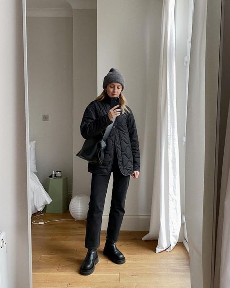 Grey Beanie Outfit, Combat Boots Outfit For Women, Quilted Jacket Street Style, Black Puffer Jacket Outfit, Quilted Jacket Outfit, Black Jacket Outfit, Trousers Women Outfit, Brittany Bathgate, Combat Boot Outfit