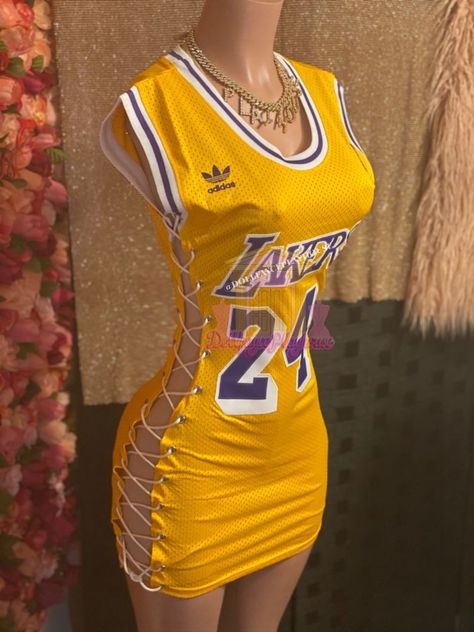 Lakers Dress, Jersey Dress Outfit, Basketball Dress, Jersey Outfits, Basketball Outfit, Stile Kendall Jenner, Retro Nba, Teenage Clothing, Matching Outfits Best Friend