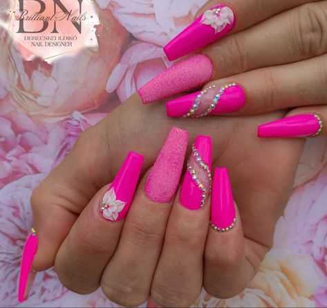 Barbie Nails Short, Barbie Nails Design Ideas, Barbie Nails Acrylic, Pink Gel Nails Designs, Gel Nails Designs, Barbie Pink Nails, Bright Pink Nails, Fancy Nail Art, Barbie Nails