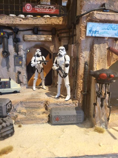 Star wars diorama Star Wars Dioramas, Star Wars Diorama Diy, Star Wars Diorama, Mini Village, Star Wars Figurines, Sci Fi Models, 3d Star, Sci Fi, Lion Sculpture